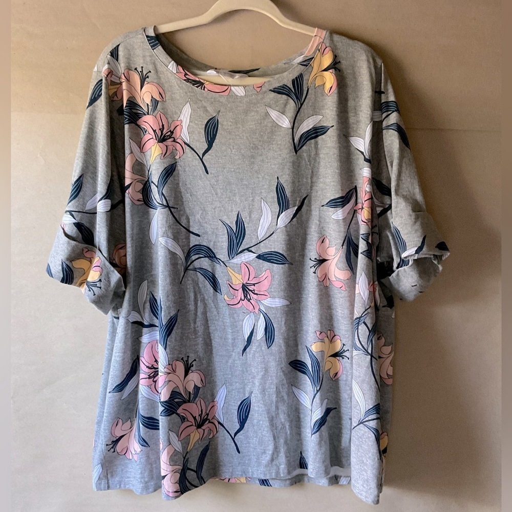 Liz Claiborne top. Floral Print Short Sleeve - Gray and Pink. Size XL